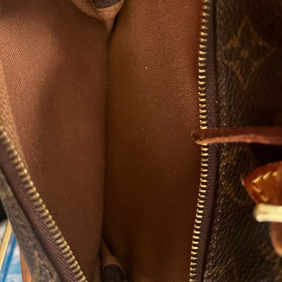 ⭐️ Louis Vuitton Monogram Backpack Authentic, great condition & clean inside. - Picture 9 of 13